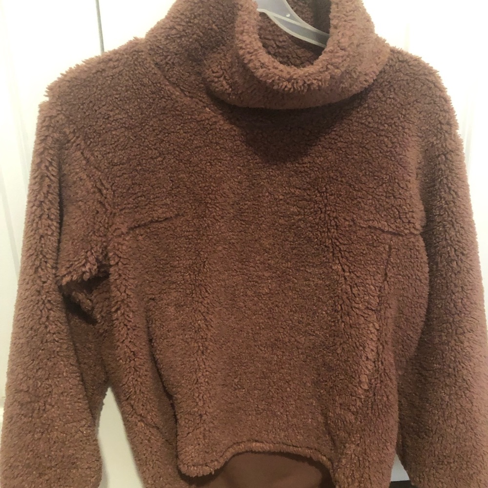 Lululemon Brown sweater